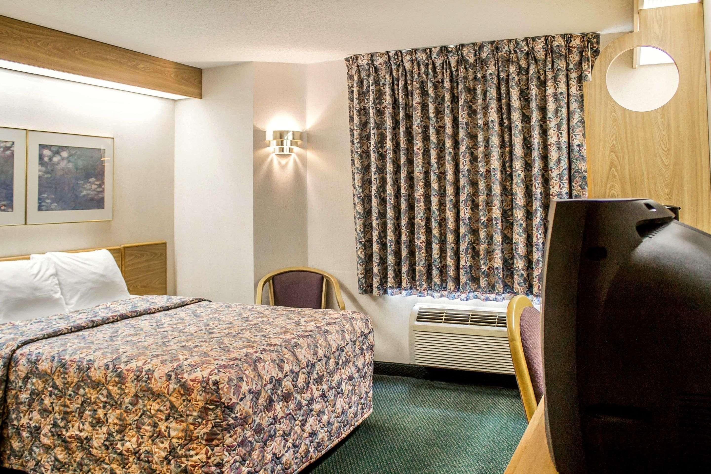 Rodeway Inn Abbotsford Bagian luar foto