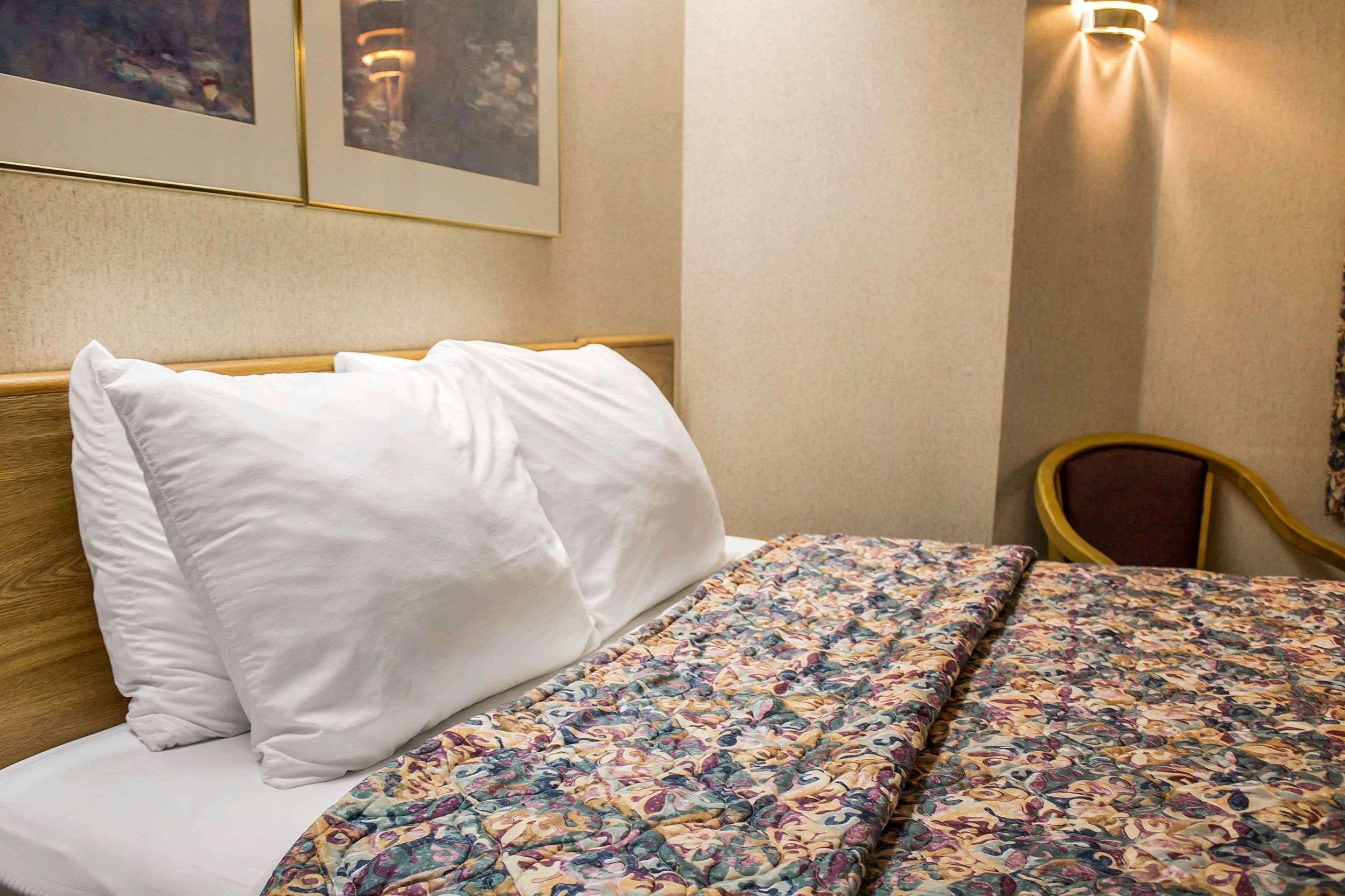 Rodeway Inn Abbotsford Bagian luar foto