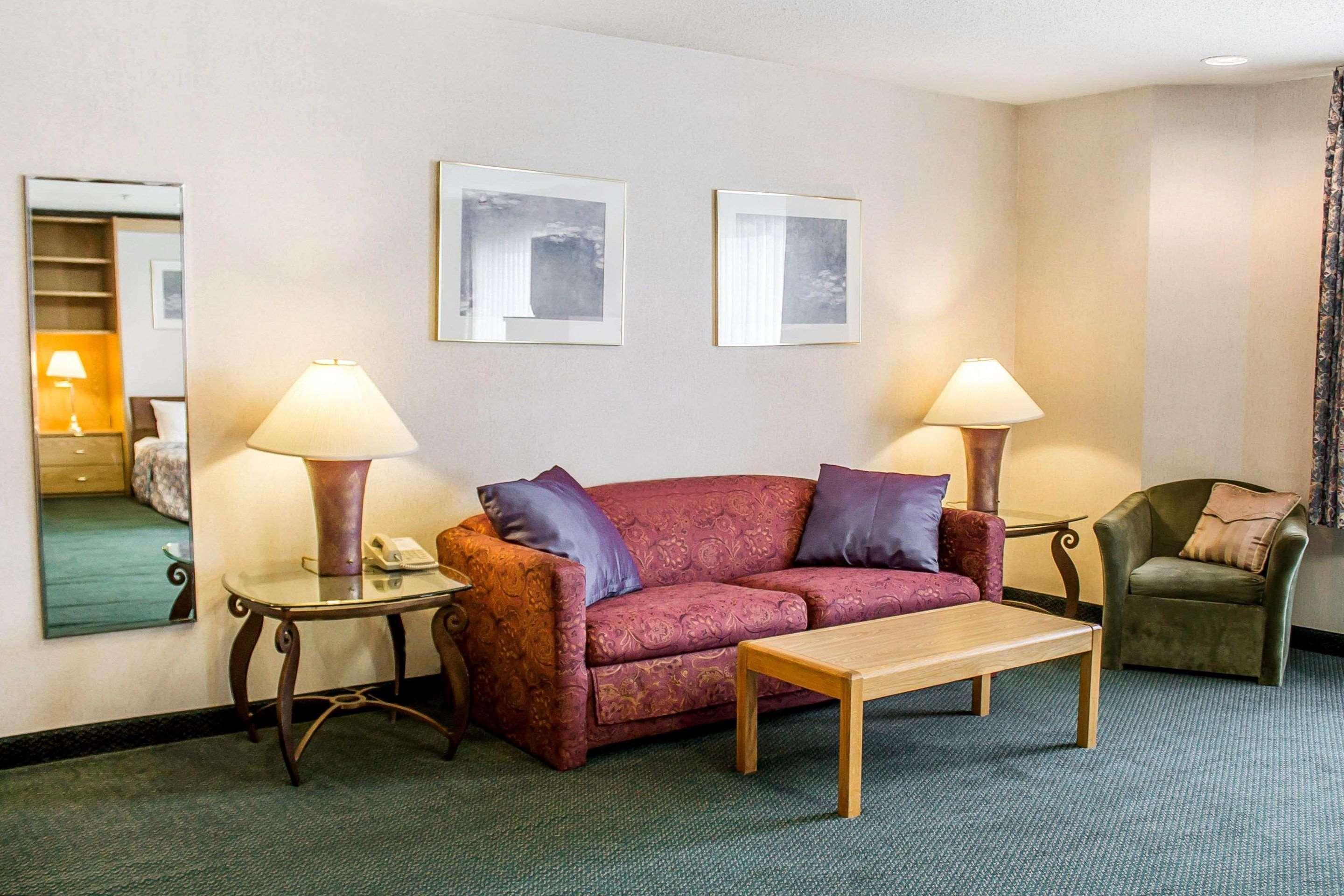 Rodeway Inn Abbotsford Bagian luar foto