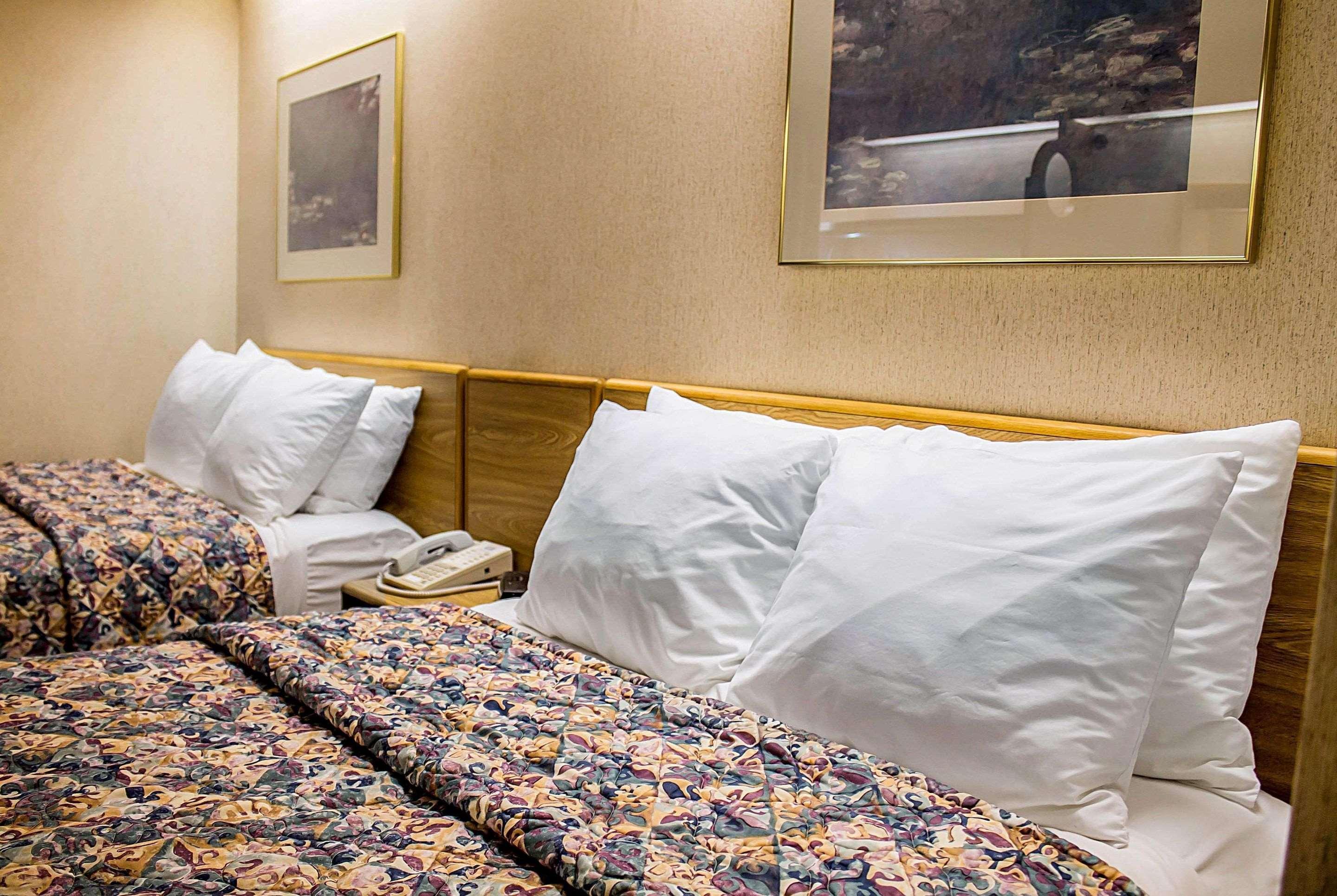 Rodeway Inn Abbotsford Bagian luar foto