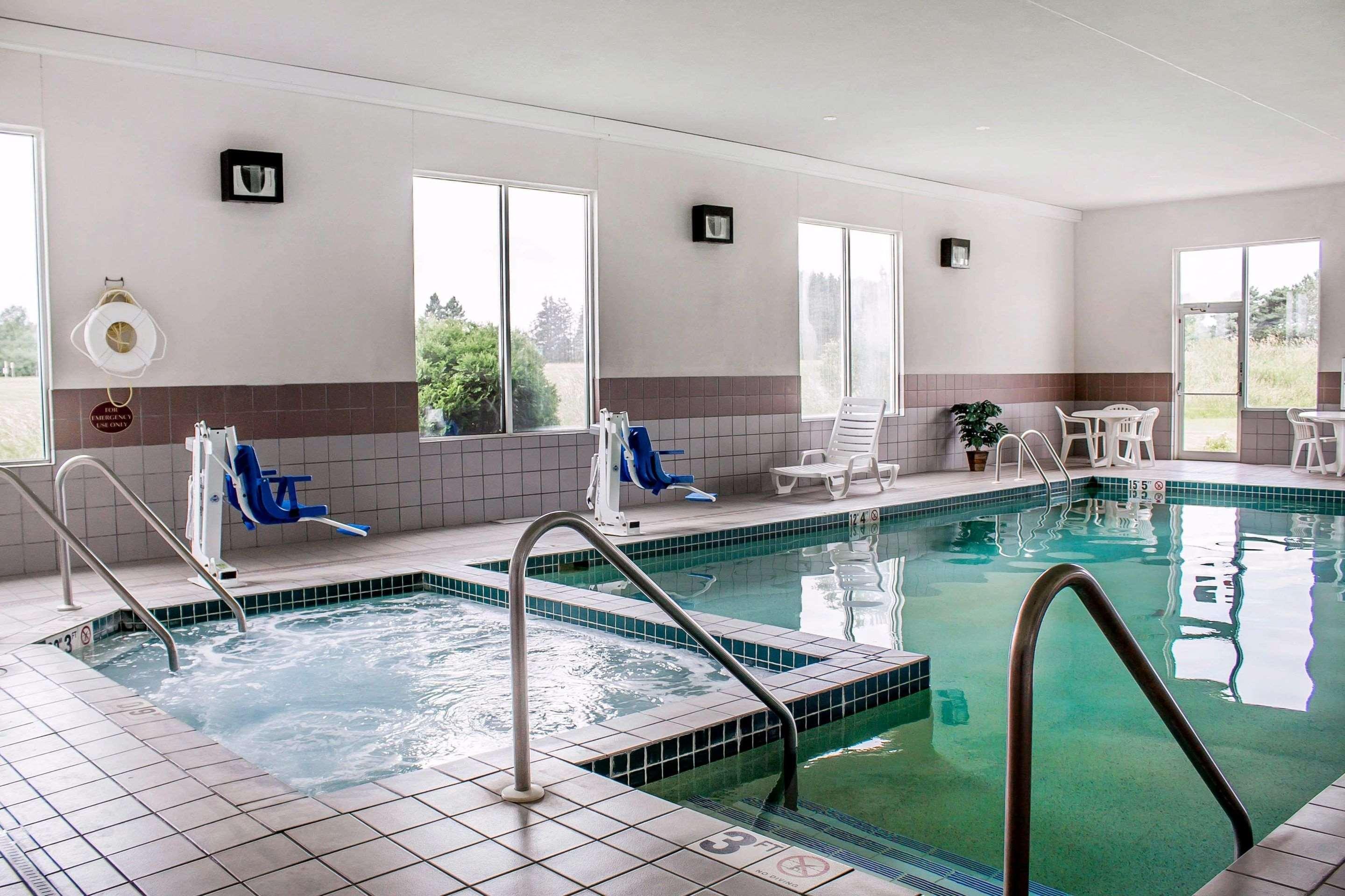 Rodeway Inn Abbotsford Bagian luar foto