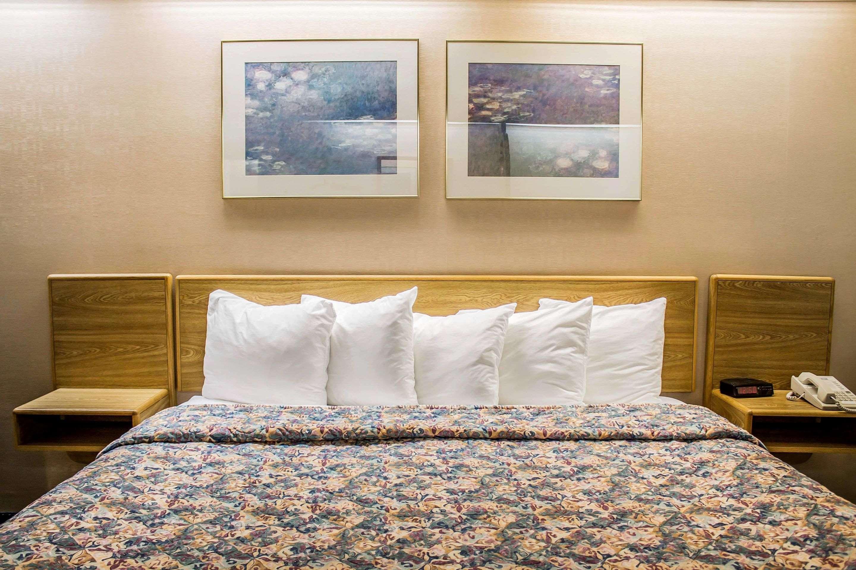 Rodeway Inn Abbotsford Bagian luar foto