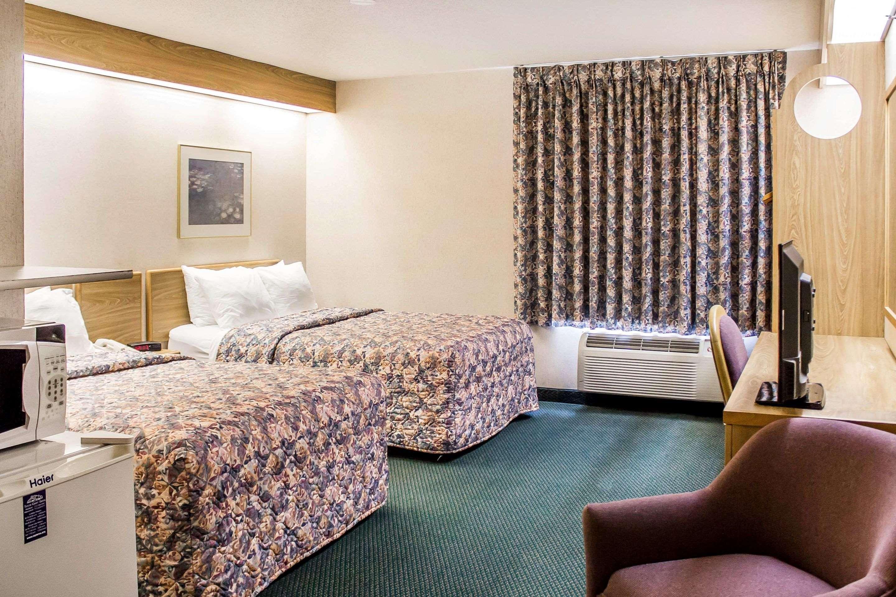 Rodeway Inn Abbotsford Bagian luar foto