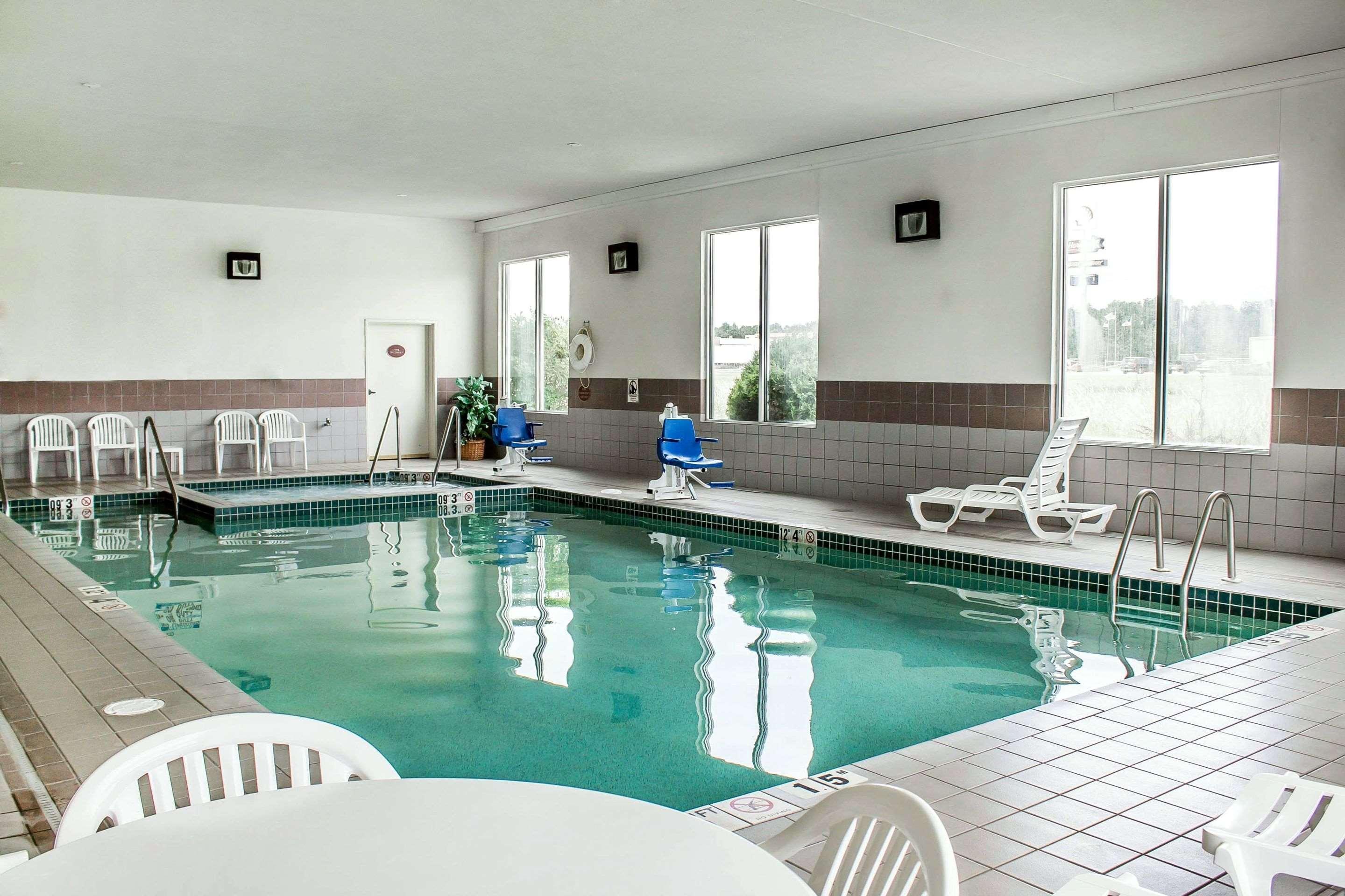 Rodeway Inn Abbotsford Bagian luar foto
