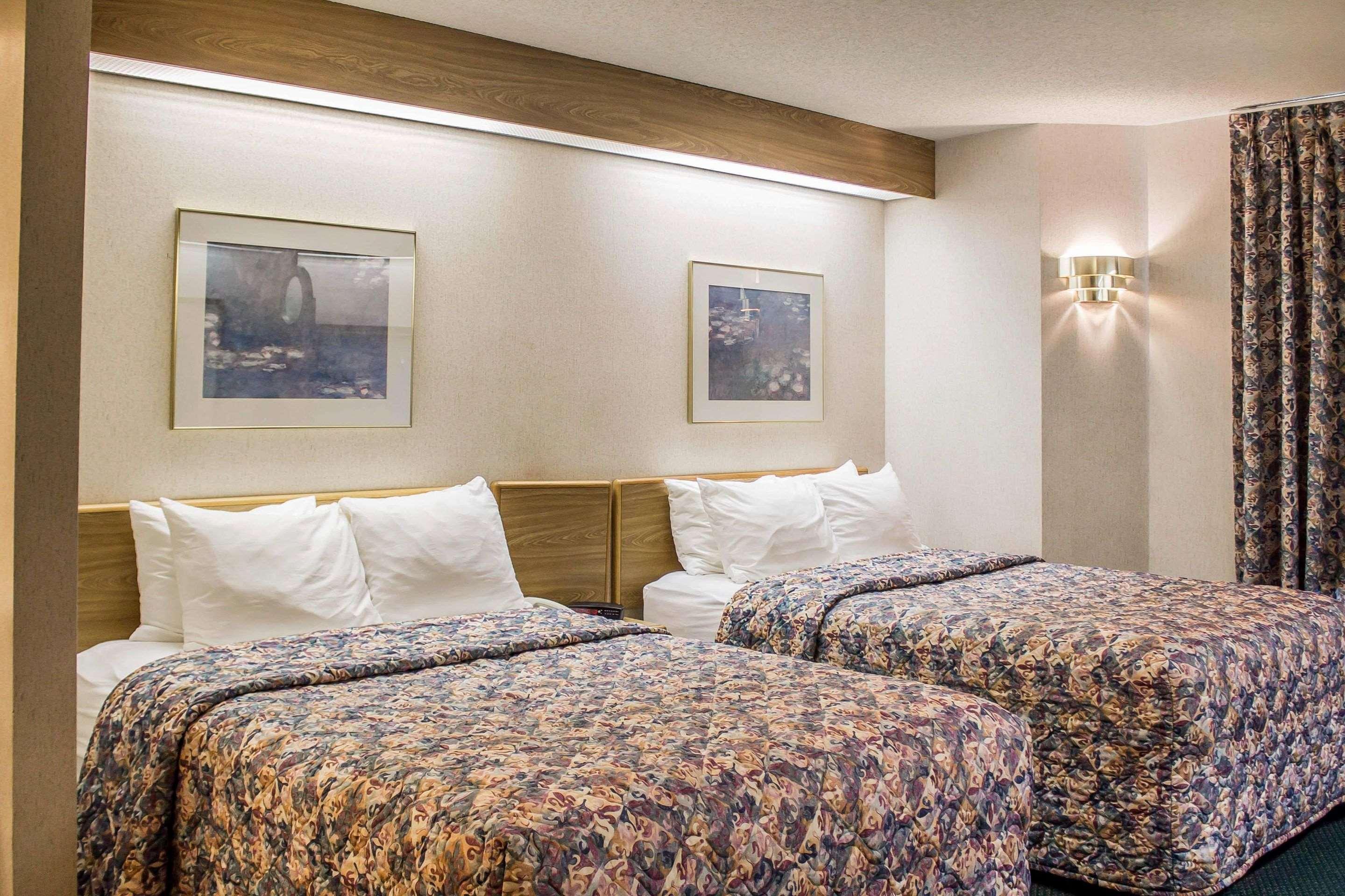 Rodeway Inn Abbotsford Bagian luar foto